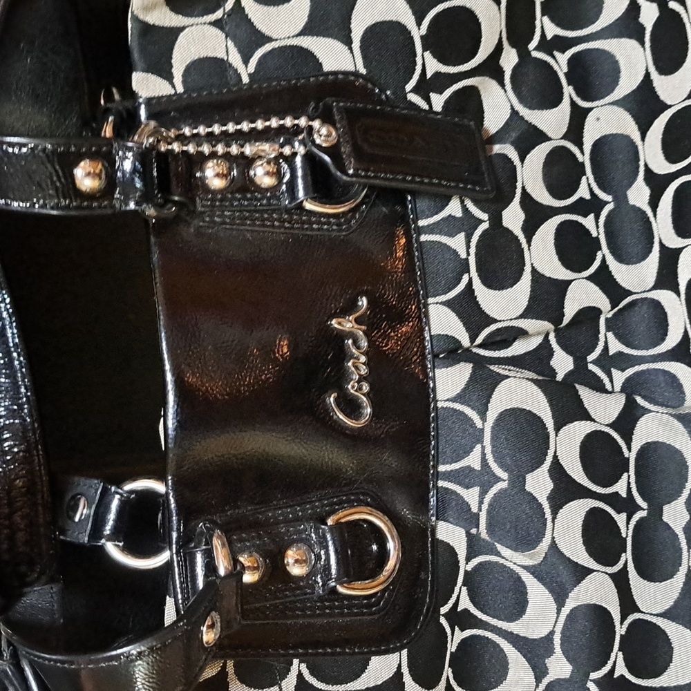 Euc Coach Ashley bag beautiful signature bag  F15510. 🌺Offers Welcome🌺 - Picture 2 of 8